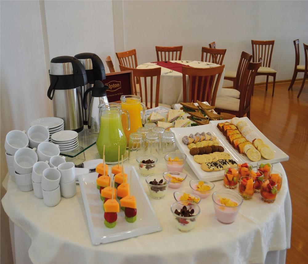 סנטיאגו Hotel Nippon Y Centro De Eventos מראה חיצוני תמונה