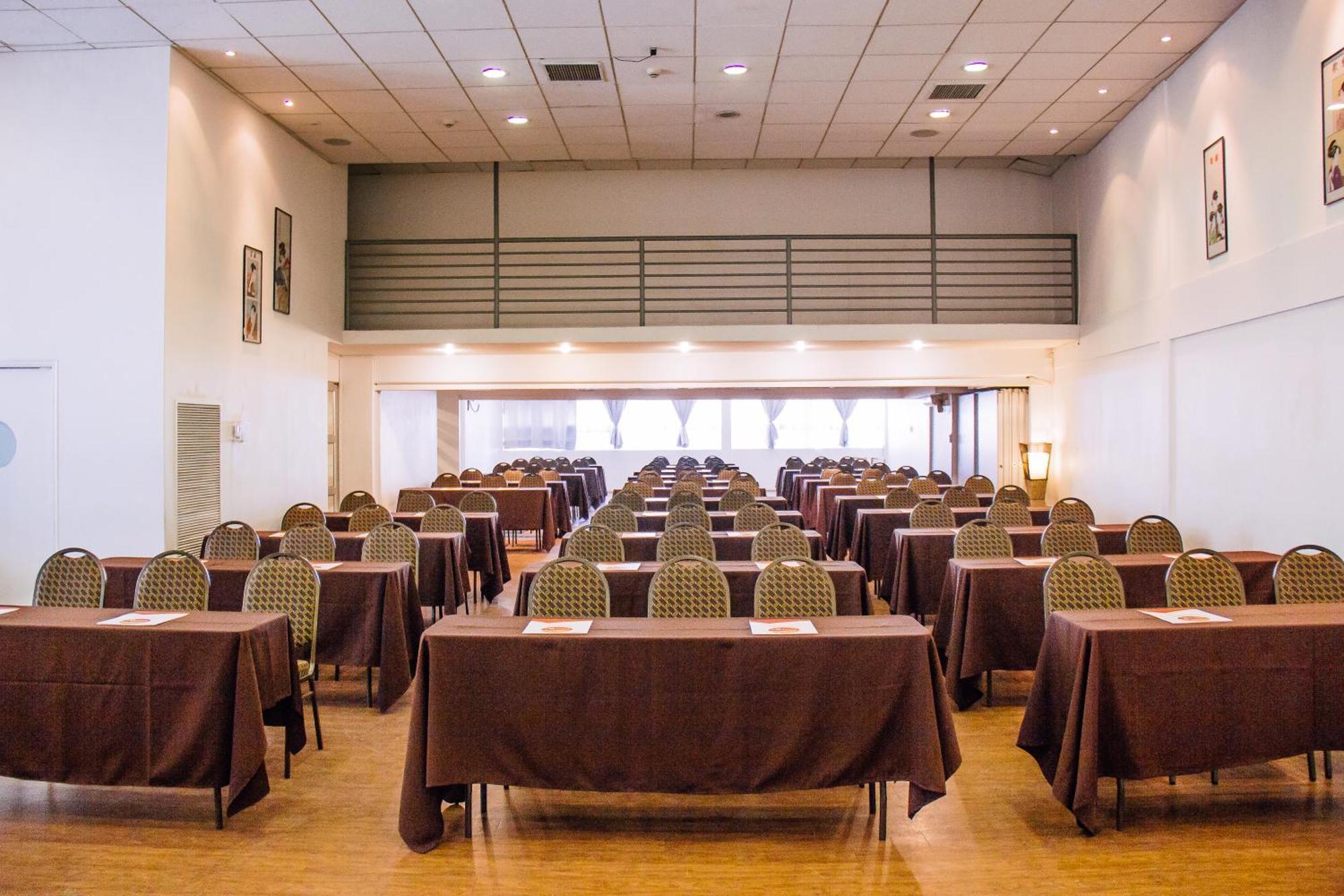 סנטיאגו Hotel Nippon Y Centro De Eventos מראה חיצוני תמונה