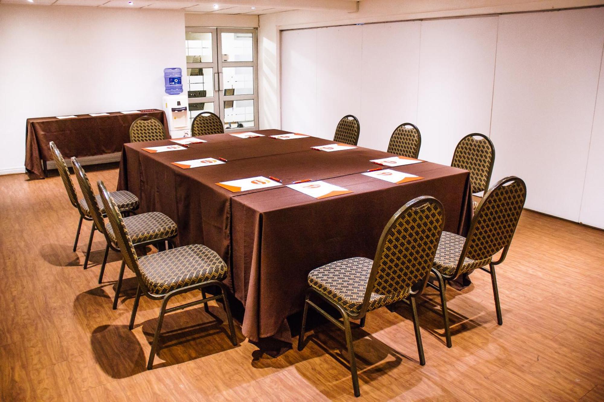 סנטיאגו Hotel Nippon Y Centro De Eventos מראה חיצוני תמונה