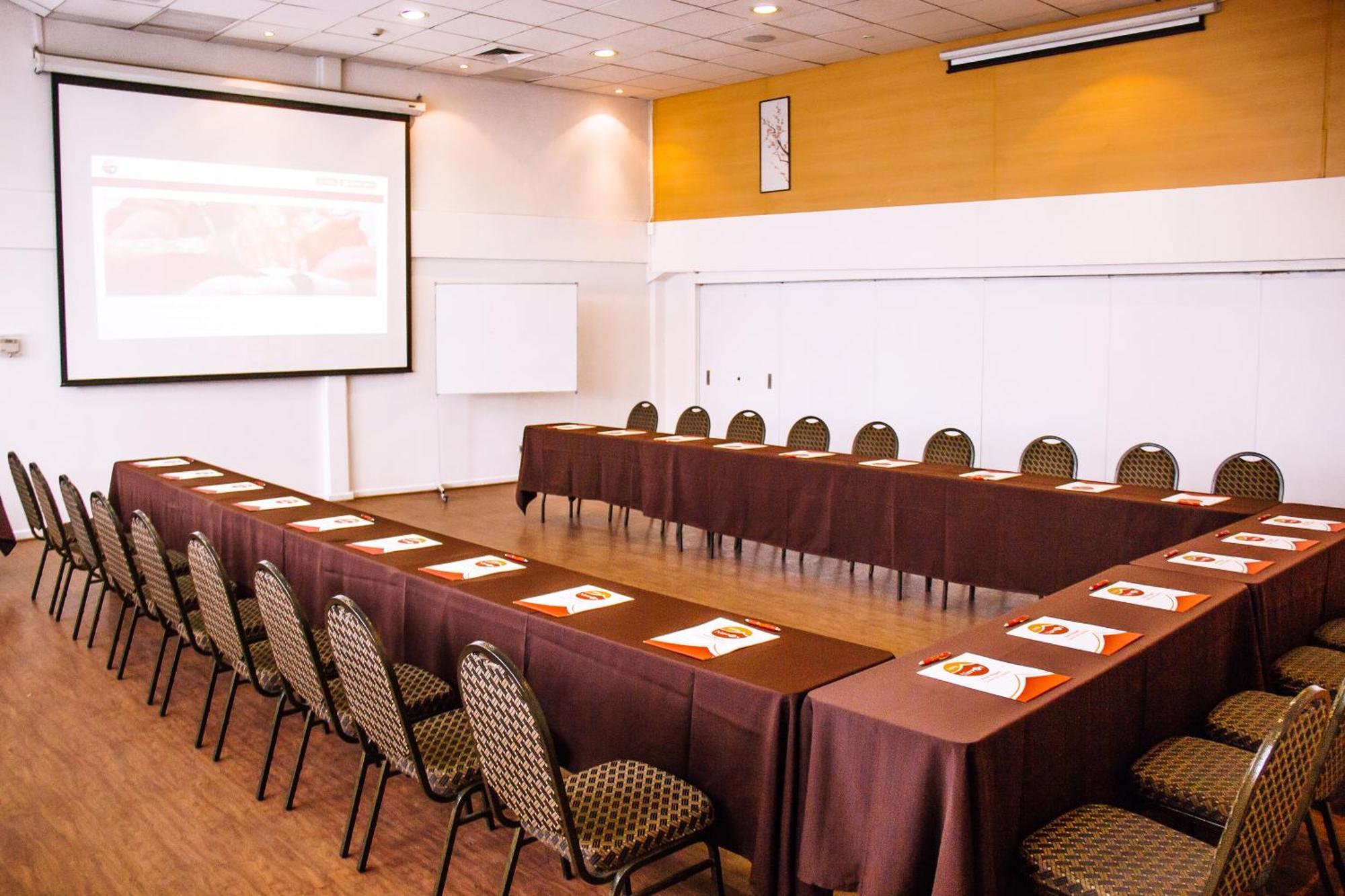 סנטיאגו Hotel Nippon Y Centro De Eventos מראה חיצוני תמונה