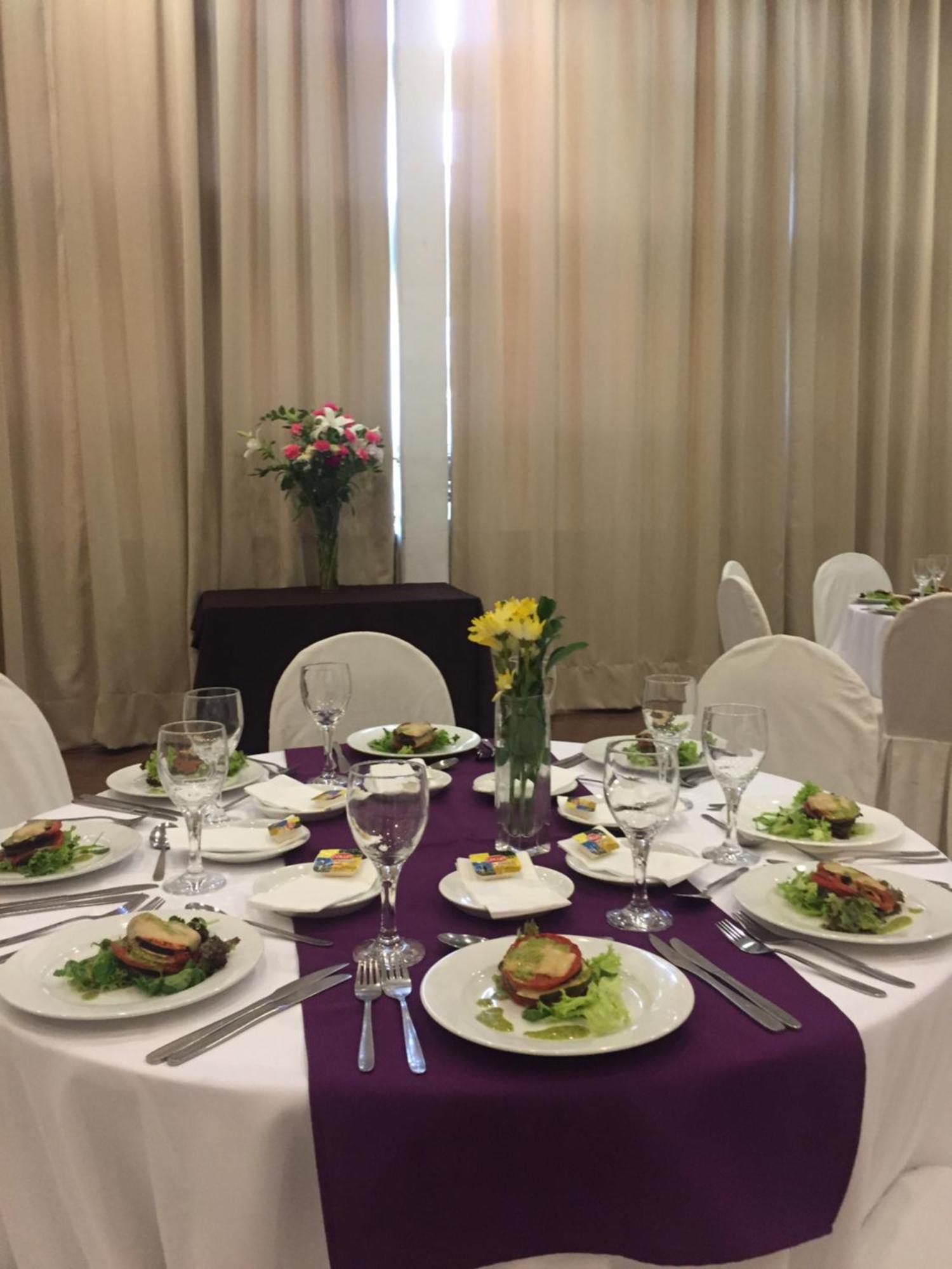 סנטיאגו Hotel Nippon Y Centro De Eventos מראה חיצוני תמונה