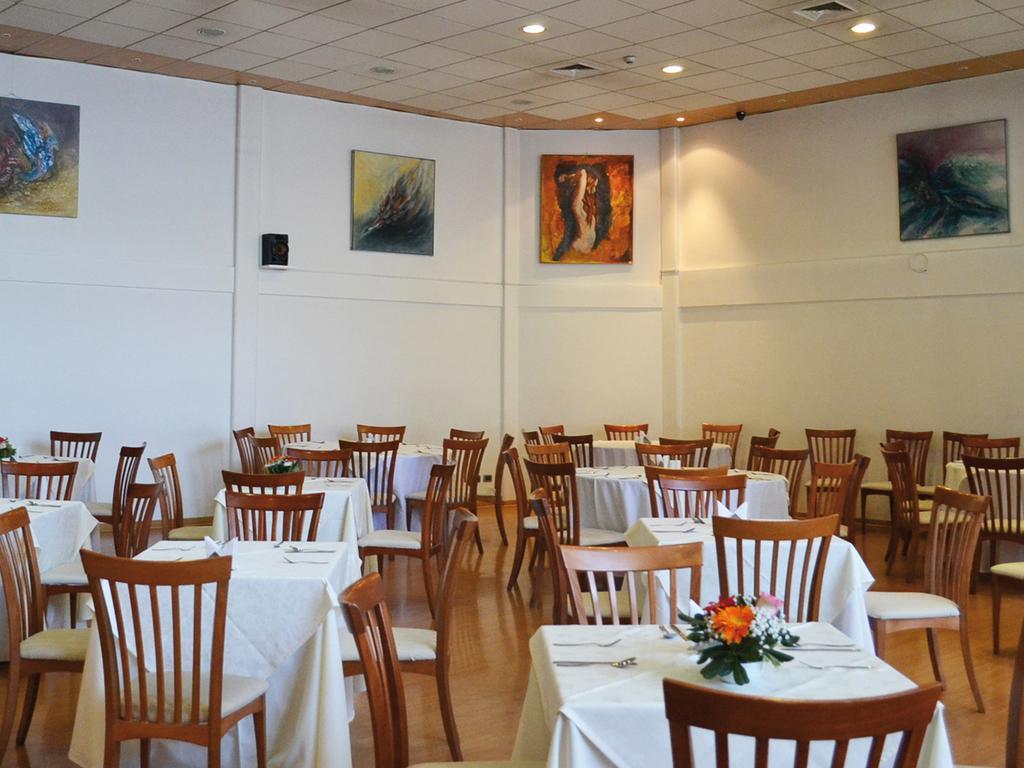סנטיאגו Hotel Nippon Y Centro De Eventos מראה חיצוני תמונה