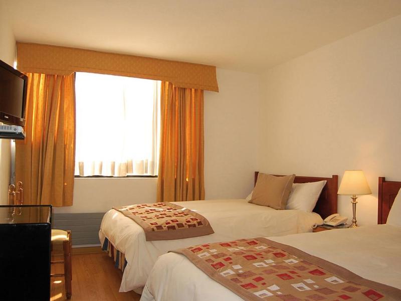 סנטיאגו Hotel Nippon Y Centro De Eventos מראה חיצוני תמונה
